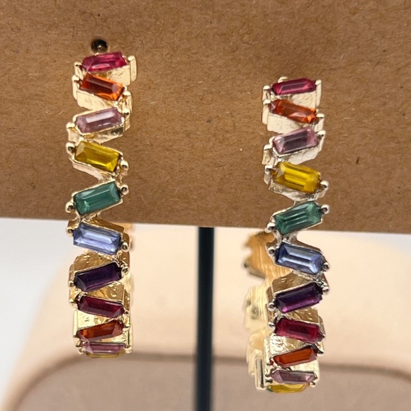 Gold Tone Rainbow Rhinestone RIng and C hoop pierced earrings - Picture 13 of 16